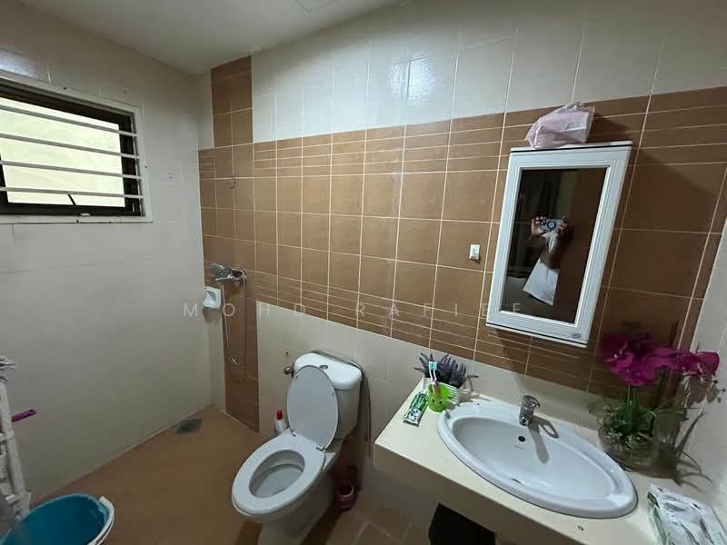 Semi-Detached House for Sale in Puncak Bangi (Bandar Baru Bangi) - Mohd Rafiee - Bathroom - PropertyGuru.com.my