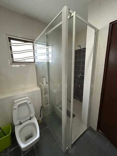 Semi-Detached House for Sale in Puncak Bangi (Bandar Baru Bangi) - Mohd Rafiee - Bathroom - PropertyGuru.com.my