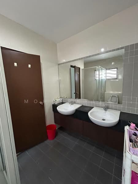 Semi-Detached House for Sale in Puncak Bangi (Bandar Baru Bangi) - Mohd Rafiee - Bathroom - PropertyGuru.com.my