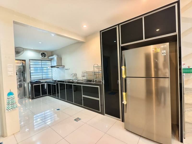 Rumah Teres 2-Tingkat untuk Dijual di Taman Impian Emas (Skudai) - Sharon Ng - Kitchen - PropertyGuru.com.my