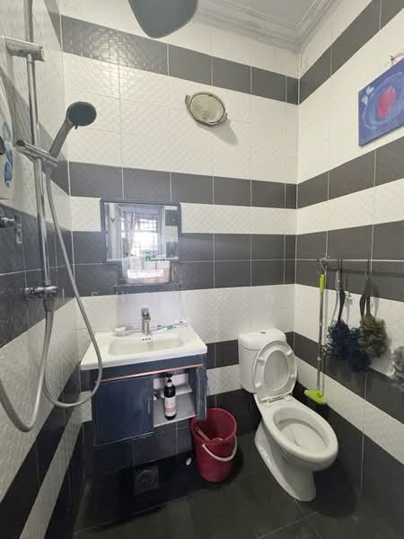 Rumah Teres 1-Tingkat untuk Dijual di Taman Universiti (Skudai) - Sharon Ng - Bathroom - PropertyGuru.com.my