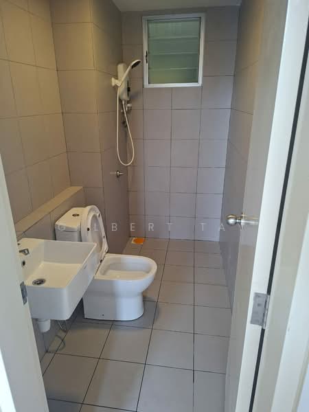 Condominium for Rent at Lakefront Homes - Gilbert Tay - Bathroom - PropertyGuru.com.my