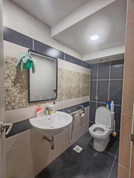 Semi-Detached House for Sale in Taman Sutera (Johor Bahru) - Regine Ng - Bathroom - PropertyGuru.com.my