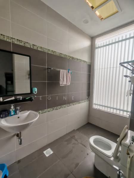 Semi-Detached House for Sale in Taman Sutera (Johor Bahru) - Regine Ng - Bathroom - PropertyGuru.com.my