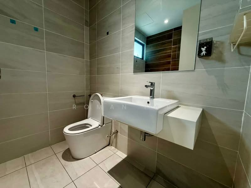 Kediaman Servis untuk Disewa di Baron Residence @ Lake City - Roman Yap - Bathroom - PropertyGuru.com.my
