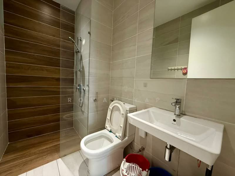 Kediaman Servis untuk Disewa di Baron Residence @ Lake City - Roman Yap - Bathroom - PropertyGuru.com.my