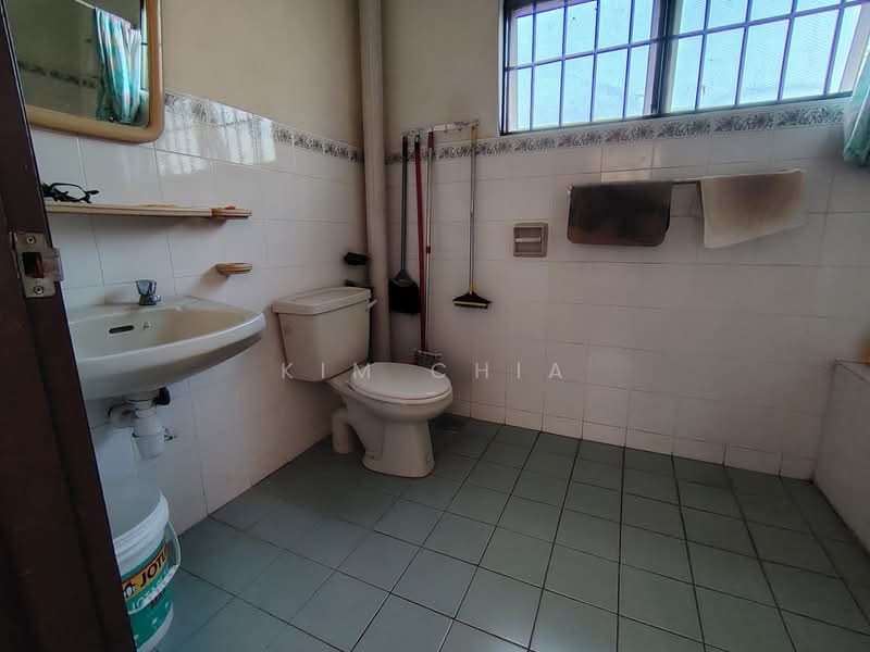 Bungalow House untuk Dijual di Bandar Bukit Beruntung (Bukit Beruntung) - Kim Chia - Bathroom - PropertyGuru.com.my