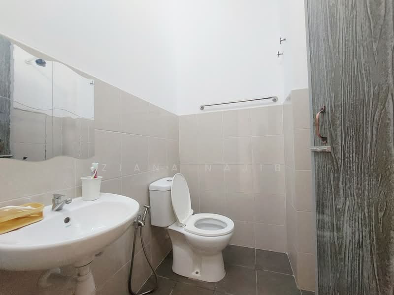 1-storey Terraced House for Rent in Kapar (Selangor) - Ziana Najib - Bathroom - PropertyGuru.com.my