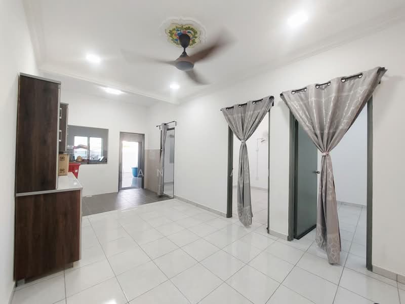 1-storey Terraced House for Rent in Kapar (Selangor) - Ziana Najib - Living Room - PropertyGuru.com.my