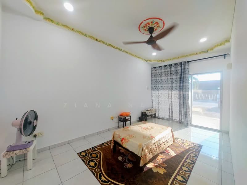 1-storey Terraced House for Rent in Kapar (Selangor) - Ziana Najib - Living Room - PropertyGuru.com.my