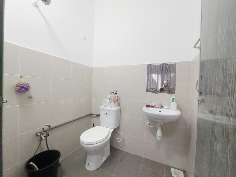 1-storey Terraced House for Rent in Kapar (Selangor) - Ziana Najib - Bathroom - PropertyGuru.com.my
