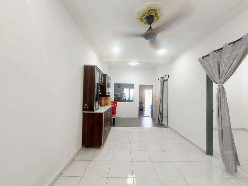 1-storey Terraced House for Rent in Kapar (Selangor) - Ziana Najib - Living Room - PropertyGuru.com.my