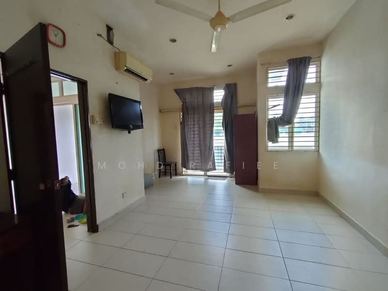2-storey Terraced House for Sale in Sungai Merab (Dengkil) - Mohd Rafiee - Living Room - PropertyGuru.com.my