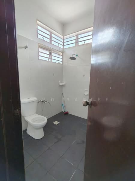 2-storey Terraced House for Sale in Sungai Merab (Dengkil) - Mohd Rafiee - Bathroom - PropertyGuru.com.my