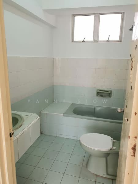Kondominium untuk Dijual di Sri Pelangi Condominiums - Yanny Siow - Bathroom - PropertyGuru.com.my