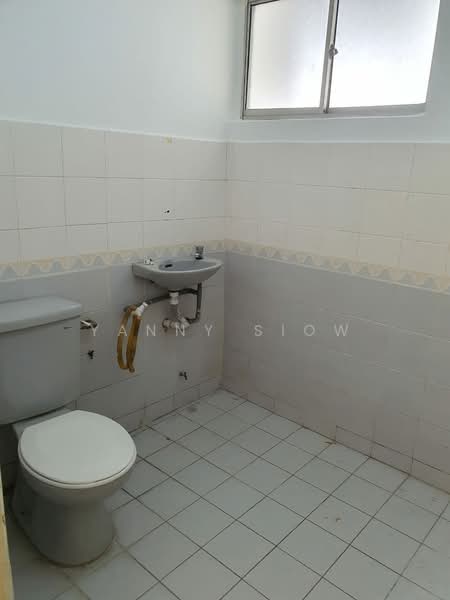 Kondominium untuk Dijual di Sri Pelangi Condominiums - Yanny Siow - Bathroom - PropertyGuru.com.my