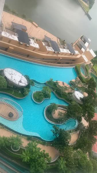 Kediaman Servis untuk Dijual di Puteri Cove Residences - Jasmine Lim - Pool - PropertyGuru.com.my