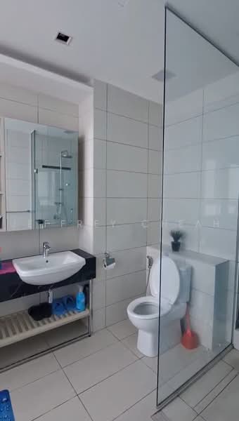Kediaman Servis untuk Dijual di Uptown Residences - Jeffrey Cheah - Bathroom - PropertyGuru.com.my