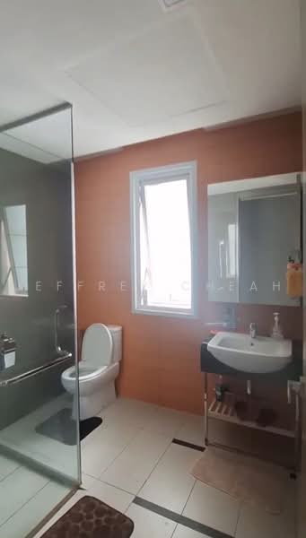 Kediaman Servis untuk Dijual di Uptown Residences - Jeffrey Cheah - Bathroom - PropertyGuru.com.my