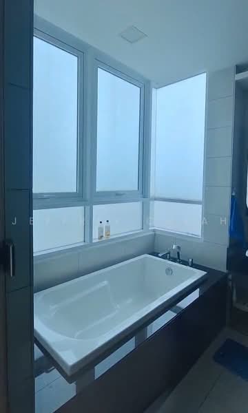 Kediaman Servis untuk Dijual di Uptown Residences - Jeffrey Cheah - Bathroom - PropertyGuru.com.my