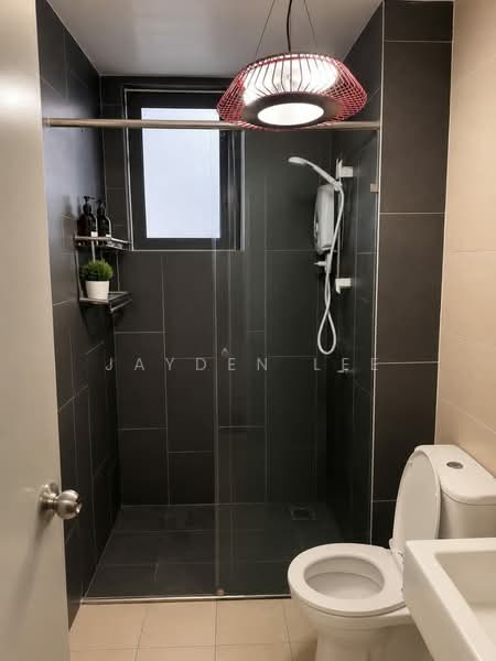 Kediaman Servis untuk Dijual di Almyra Residences - Jayden Lee - Bathroom - PropertyGuru.com.my