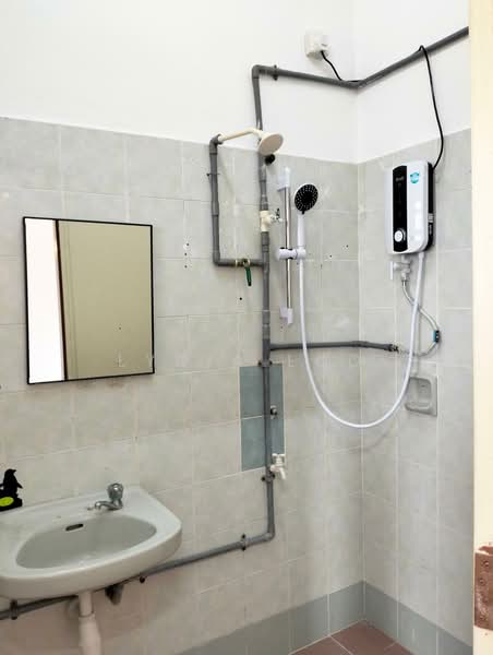 Rumah Teres 2-Tingkat untuk Disewa di Usj 11 (Subang Jaya) - Lydia Loo - Bathroom - PropertyGuru.com.my