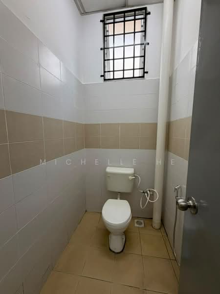 Shop / Office untuk Disewa di Taman Mount Austin (Tebrau) - Michelle He - Bathroom - PropertyGuru.com.my