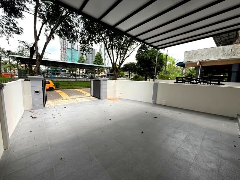 3-storey Terraced House for Sale in Taman Tampoi (Tampoi) - Calvin Lee - PropertyGuru.com.my