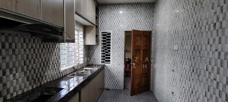 Bungalow House for Sale in Kampung Jenderam Hulu (Dengkil) - Mohd Aizat Saiful Bahri - Kitchen - PropertyGuru.com.my