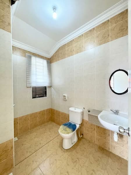 Semi-Detached House for Sale in Taman Austin Perdana (Tebrau) - Daphne Lee - Bathroom - PropertyGuru.com.my