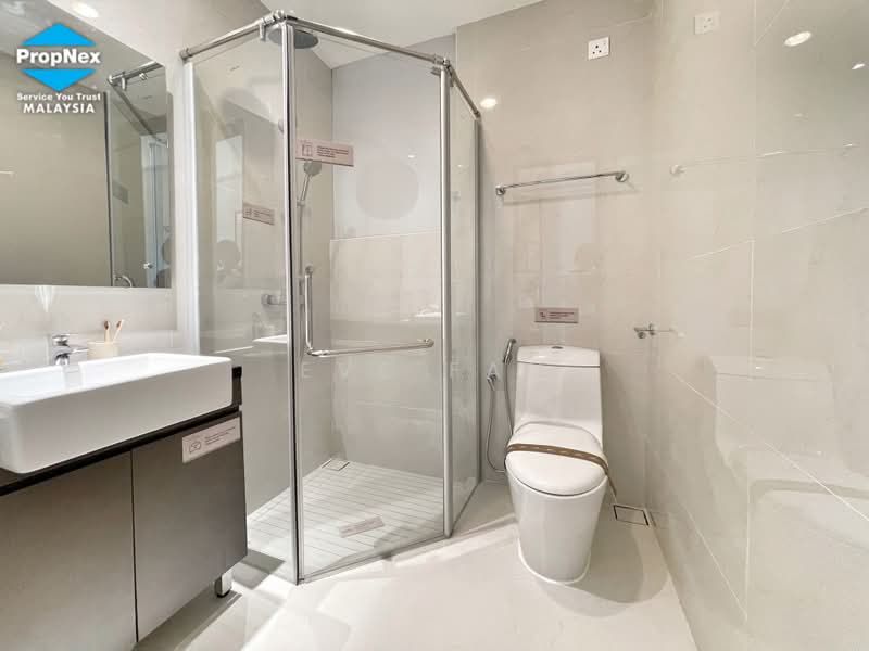 Kondominium untuk Dijual di Bay Point @ Country Garden Danga Bay - Eve Fan - Bathroom - PropertyGuru.com.my