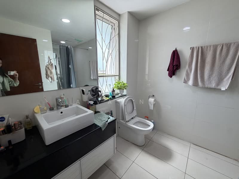 Rumah Teres 3-Tingkat untuk Dijual di Taman Taming Indah 2 (Bandar Sungai Long) - Aivan Ng - Bathroom - PropertyGuru.com.my