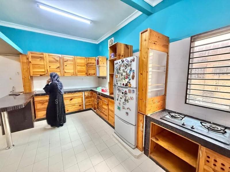 2-storey Terraced House for Sale in Taman Pinggiran Usj (Subang Jaya) - Mohd Aizat Saiful Bahri - Kitchen - PropertyGuru.com.my