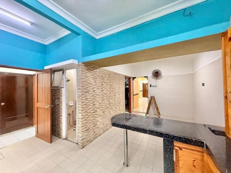 2-storey Terraced House for Sale in Taman Pinggiran Usj (Subang Jaya) - Mohd Aizat Saiful Bahri - Kitchen - PropertyGuru.com.my