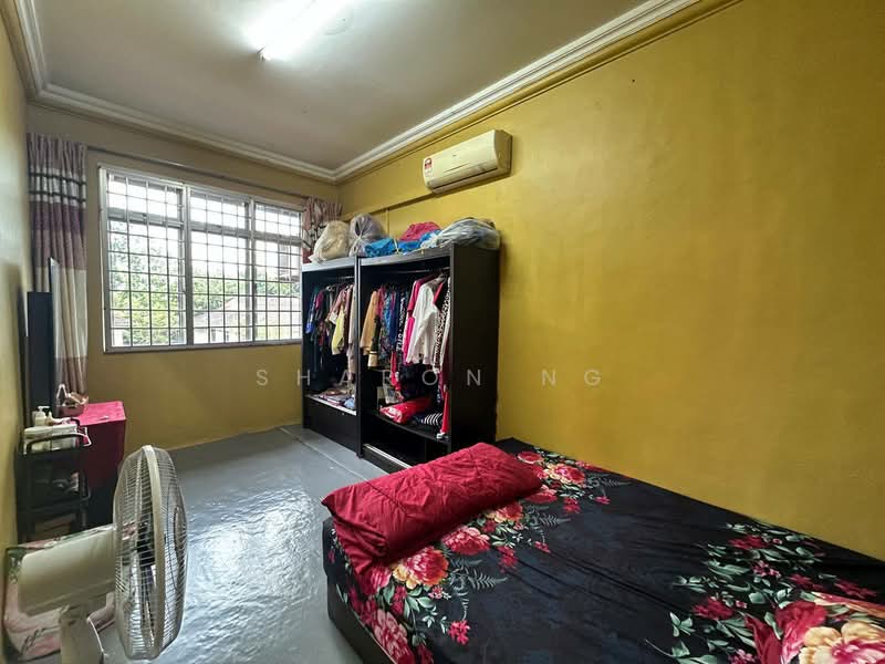 Rumah Berkembar untuk Dijual di Taman Bukit Kempas (Tampoi) - Sharon Ng - Bedroom - PropertyGuru.com.my