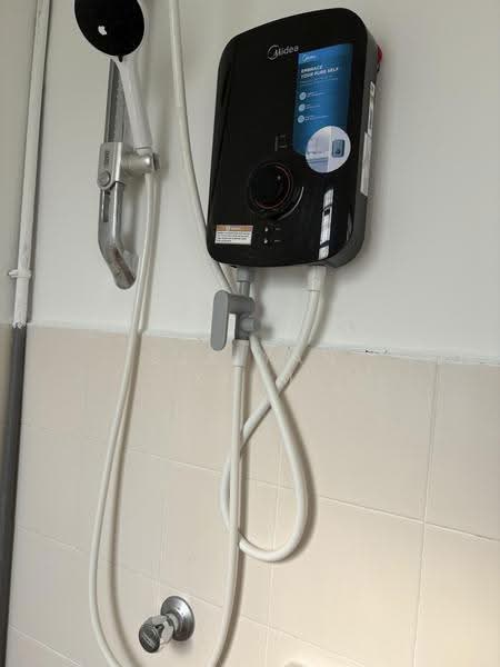 Condominium for Rent at Residensi Laguna (Sunway Belvedere) - Sze Yan Shim - Master Bath (Female) - PropertyGuru.com.my