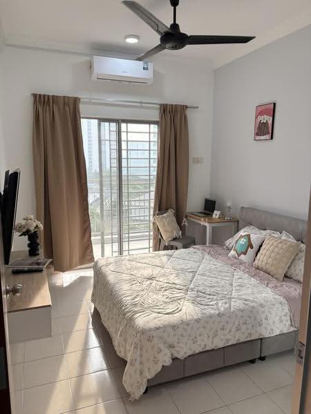 Condominium for Rent at Residensi Laguna (Sunway Belvedere) - Sze Yan Shim - Balcony (Female) - PropertyGuru.com.my