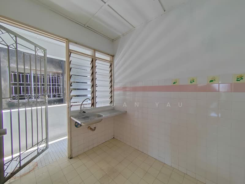 Pangsapuri untuk Dijual di Kota Laksamana Utama - Yu Chuan Yau - Kitchen - PropertyGuru.com.my