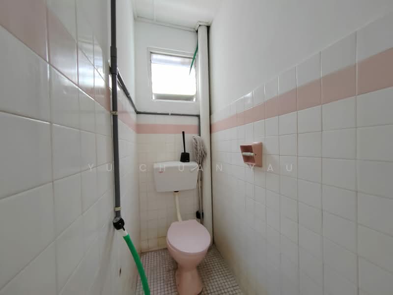Pangsapuri untuk Dijual di Kota Laksamana Utama - Yu Chuan Yau - Bathroom - PropertyGuru.com.my