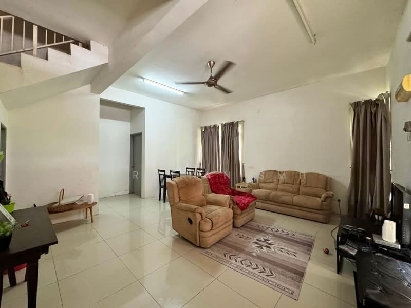 Semi-Detached House for Sale in Bandar Saujana Putra (Tanjong Duabelas) - Norafian SMH - Living Room - PropertyGuru.com.my