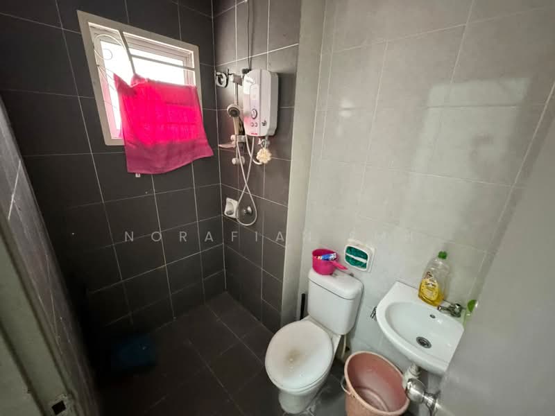 Semi-Detached House for Sale in Bandar Saujana Putra (Tanjong Duabelas) - Norafian SMH - PropertyGuru.com.my