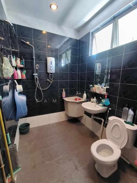 Rumah Teres 2-Tingkat untuk Dijual di Gelugor (Penang) - Sam Yeoh - Bathroom - PropertyGuru.com.my