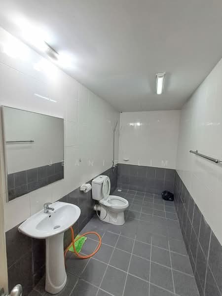 Kediaman Servis untuk Disewa di Birch Regency @ Penang Times Square - Jeanie Lim - Bathroom - PropertyGuru.com.my