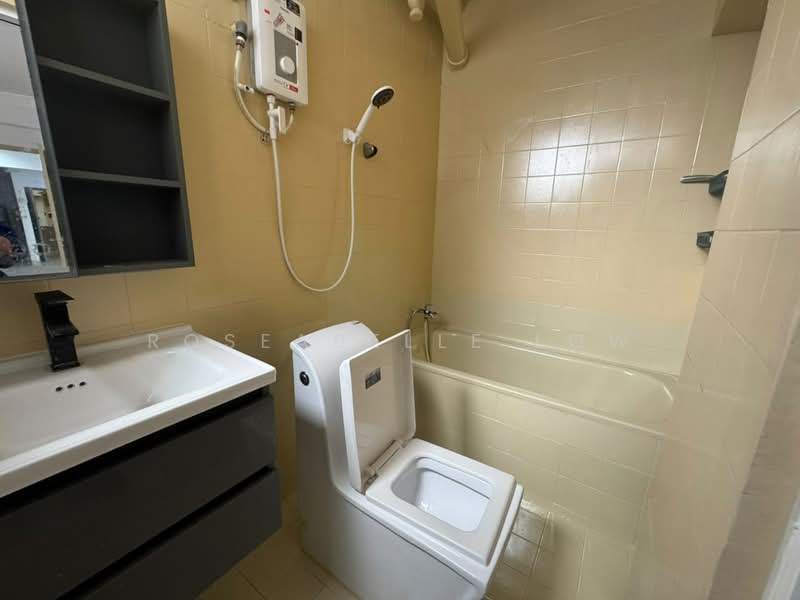 Kondominium untuk Disewa di Kuchai Brem Park 2 - Roseabelle Low - Bathroom - PropertyGuru.com.my