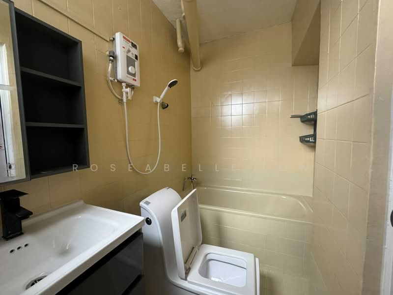 Kondominium untuk Disewa di Kuchai Brem Park 2 - Roseabelle Low - Bathroom - PropertyGuru.com.my