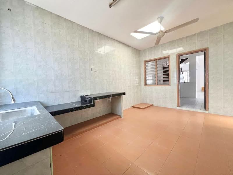 2-storey Terraced House for Sale in Sungai Buloh (Selangor) - Farah Dina - Kitchen - PropertyGuru.com.my