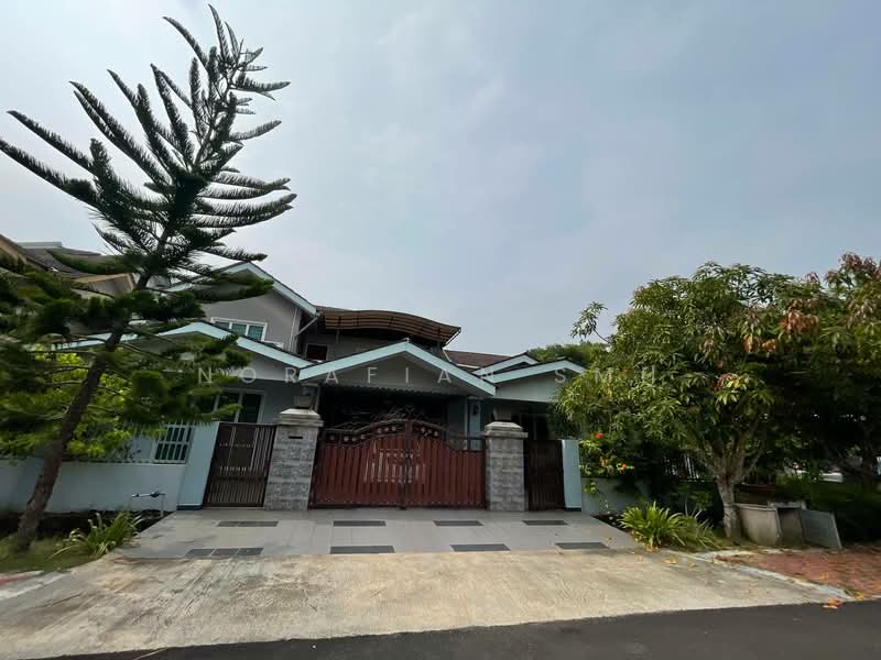 2-storey Terraced House for Sale in Bandar Puncak Alam (Puncak Alam) - Norafian SMH - Exterior - PropertyGuru.com.my