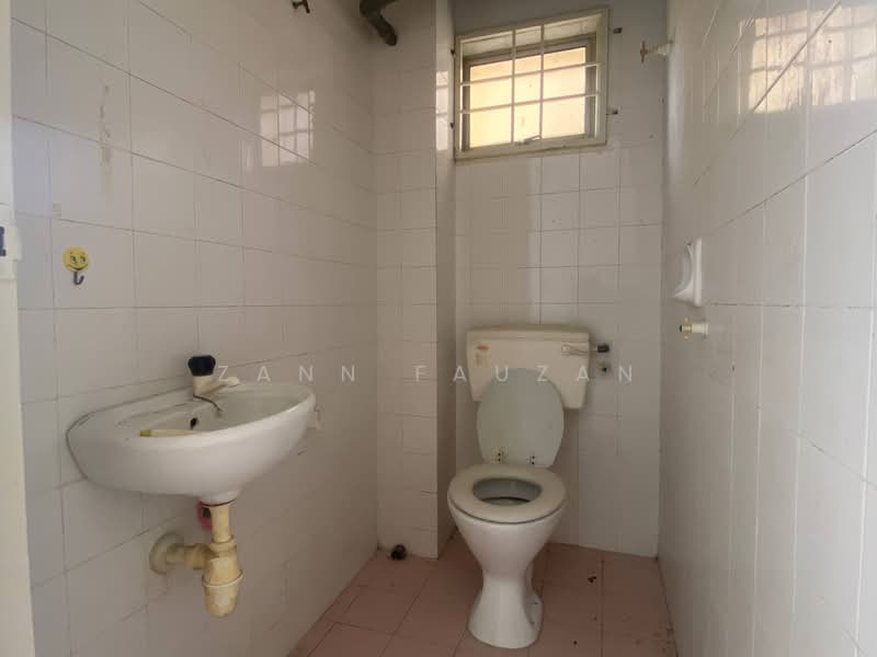 Apartment for Sale at Pangsapuri Merak - Zann Fauzan - Bathroom - PropertyGuru.com.my