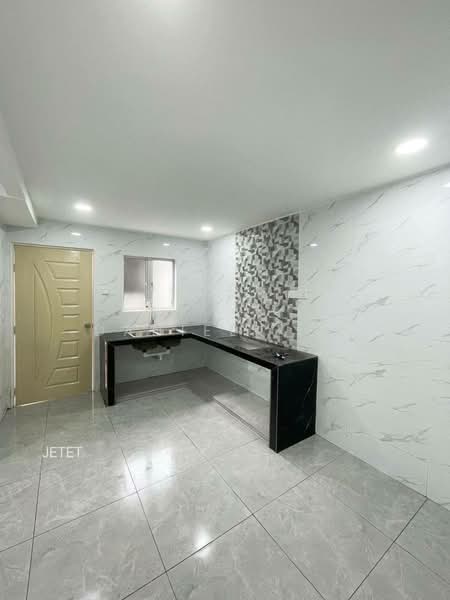 Rumah Teres 2-Tingkat untuk Dijual di Kawasan 3, Taman Desawan (Klang) - Daniel Kok - Kitchen - PropertyGuru.com.my