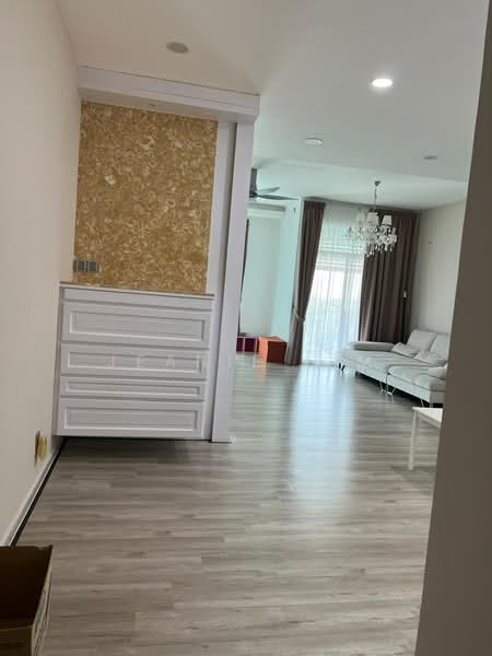 Kondominium untuk Disewa di The Brezza - Jeanie Lim - Living Room - PropertyGuru.com.my